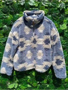 Thread & Supply Plush Sherpa Pullover in Light Blue and Cream